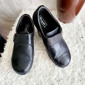 Propet like new super comfy clogs
